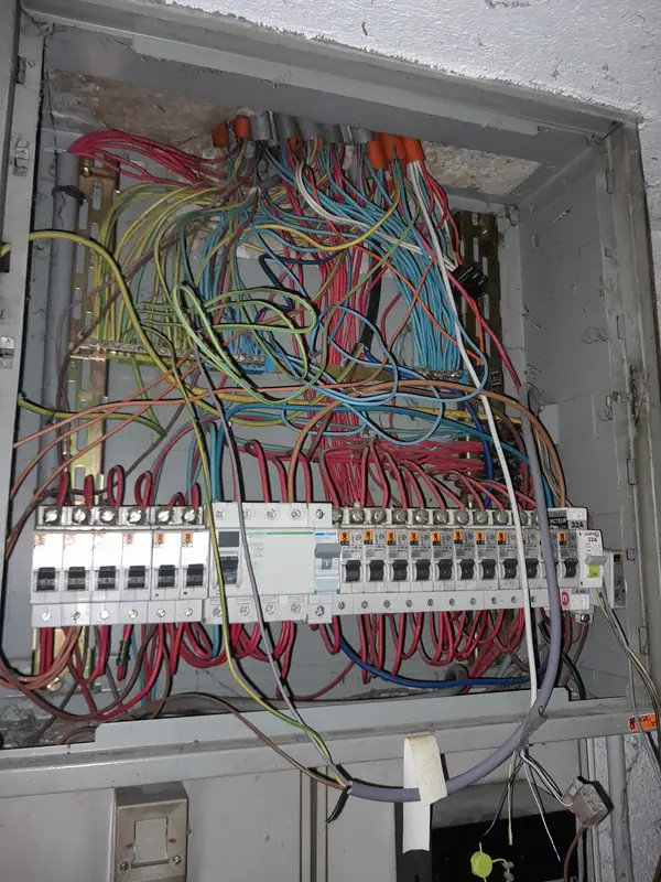 Ancien câblage — Coffret vétuste remplacé à Arenthon, Arenthon — Pral'Elec électricien