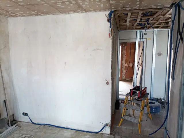 Interrupteur et prises à l'entrée du salon — Rénovation d'un appartement, Bons en Chablais — Pral'Elec électricien