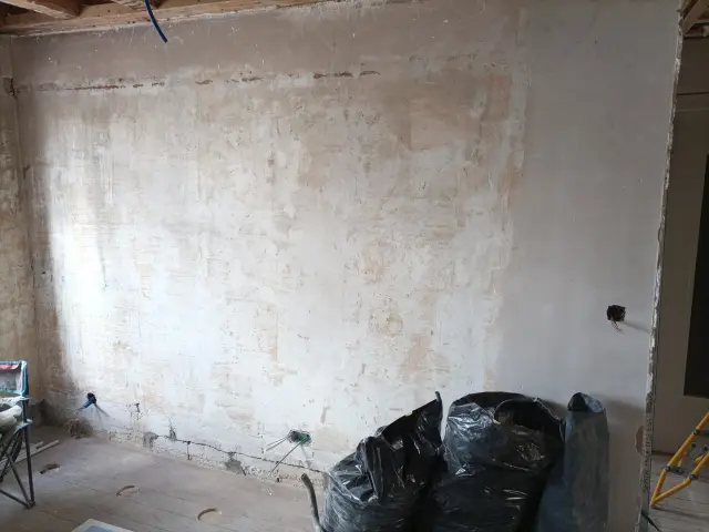 Prises et interrupteur mur chambre — Rénovation d'un appartement, Bons en Chablais — Pral'Elec électricien