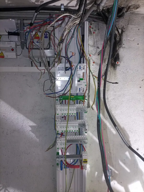Pendant les travaux — Remise en état du coffret électrique, Collonges sous Salève — Pral'Elec électricien