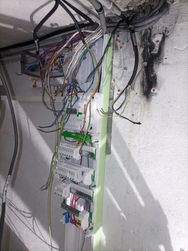 Pendant les travaux — Remise en état du coffret électrique, Collonges sous Salève — Pral'Elec électricien