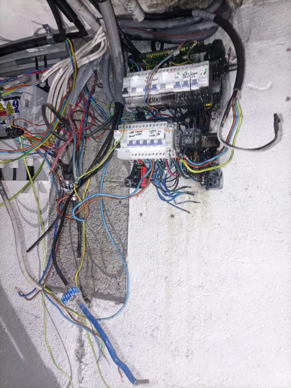 Pendant les travaux — Remise en état du coffret électrique, Collonges sous Salève — Pral'Elec électricien