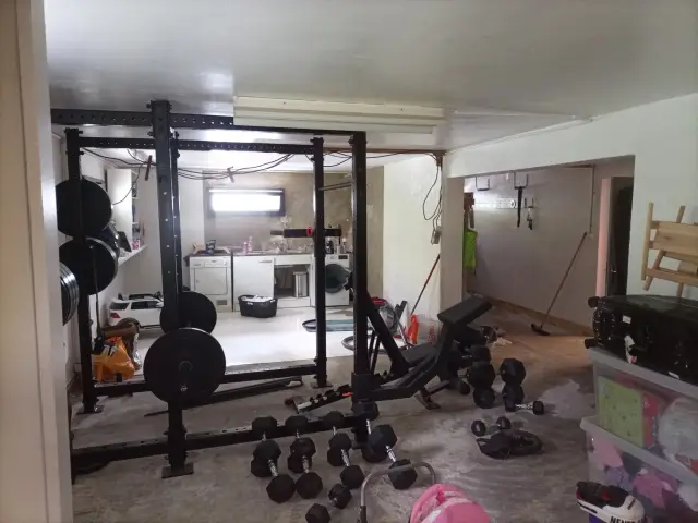 Salle de sport avant travaux — Rénovation d'un sous-sol, Collonges sous Salève — Pral'Elec électricien