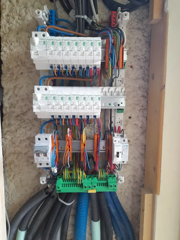 Tableau refait à neuf à La Roche-sur-Foron à La Roche-sur-Foron — Pral'Elec