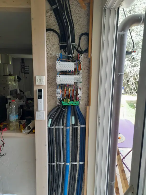 Vue d'ensemble après travaux — Tableau refait à neuf à La Roche-sur-Foron, La Roche-sur-Foron — Pral'Elec électricien