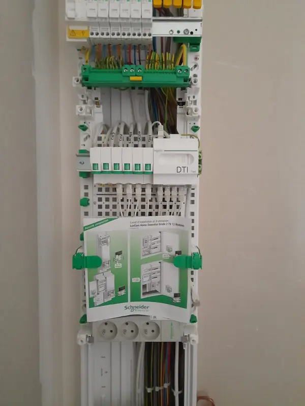 Rangées de protections — Électricité complète d'une maison neuve, Haute-Savoie — Pral'Elec électricien
