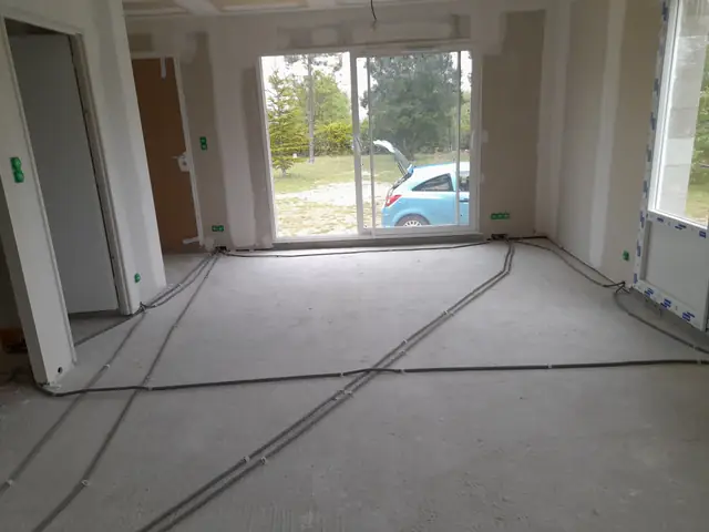 Séjour, gaines avant chape — Électricité complète d'une maison neuve, Haute-Savoie — Pral'Elec électricien