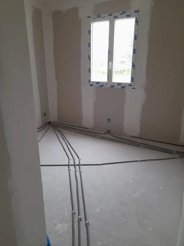 Chambre côté fenêtre — Électricité complète d'une maison neuve, Haute-Savoie — Pral'Elec électricien