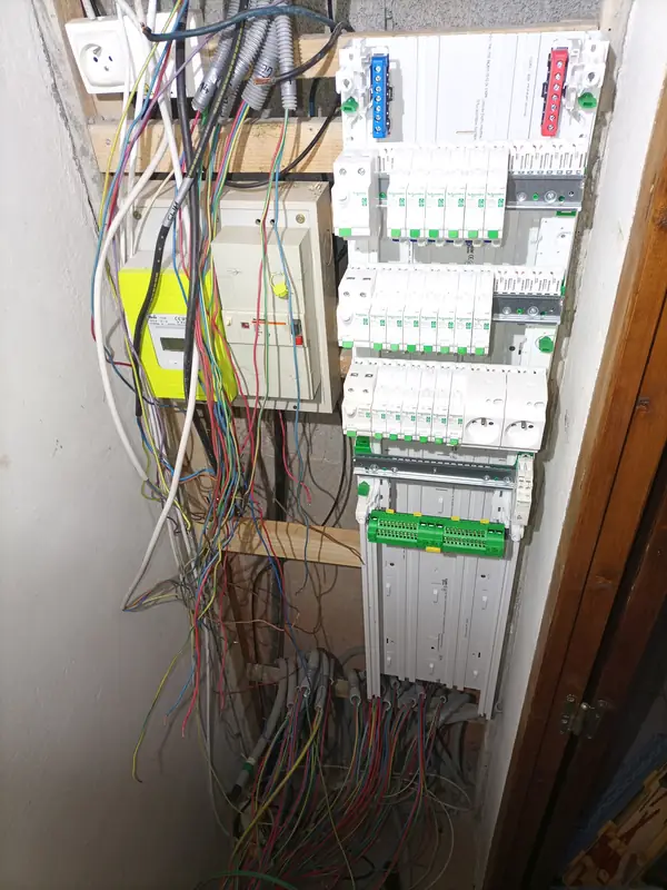 Reprise des départs — Rénovation complète d'un coffret de maison, Haute-Savoie — Pral'Elec électricien