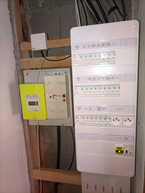 Tableau fini et repéré — Rénovation complète d'un coffret de maison, Haute-Savoie — Pral'Elec électricien